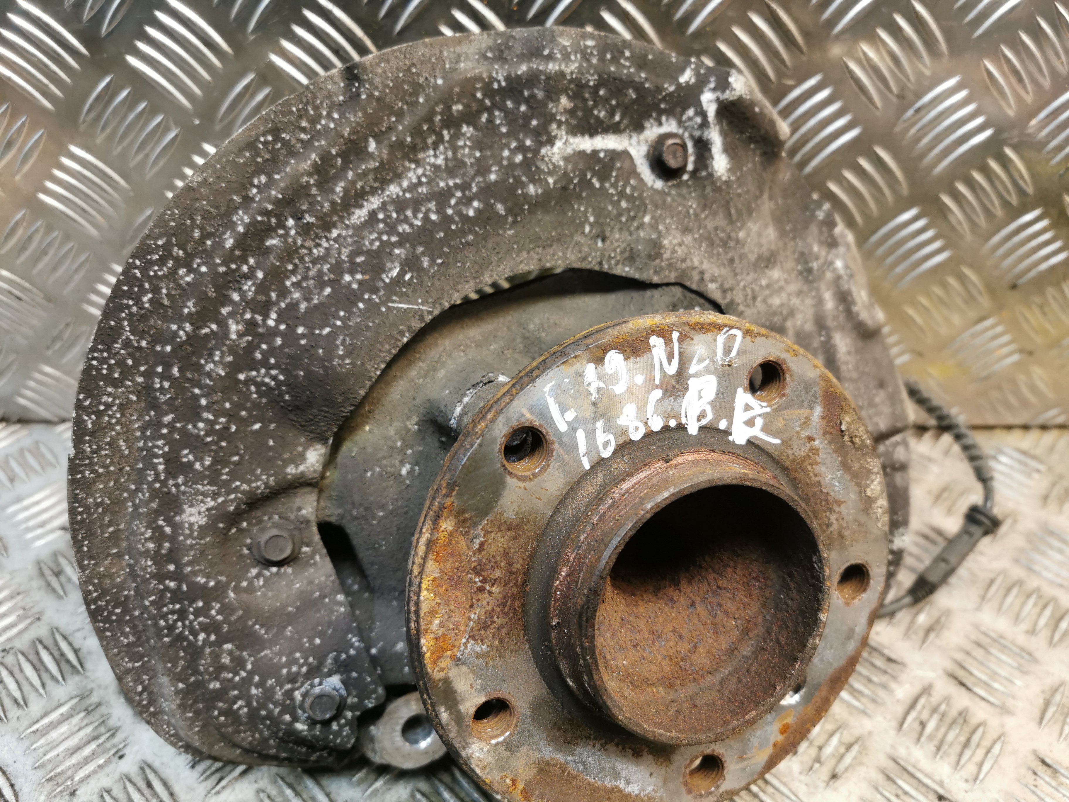 BMW Z4 Roadster (E89) Cabrio sDrive 20i 2.0 16V (N20-B20A) STUB AXLE HOUSING BRACKET RIGHT FRONT 2013 BMW Z4 Roadster (E89) Cabrio sDrive 20i 2.0 16V (N20-B20A) STUB AXLE HOUSING BRACKET RIGHT FRONT 2013