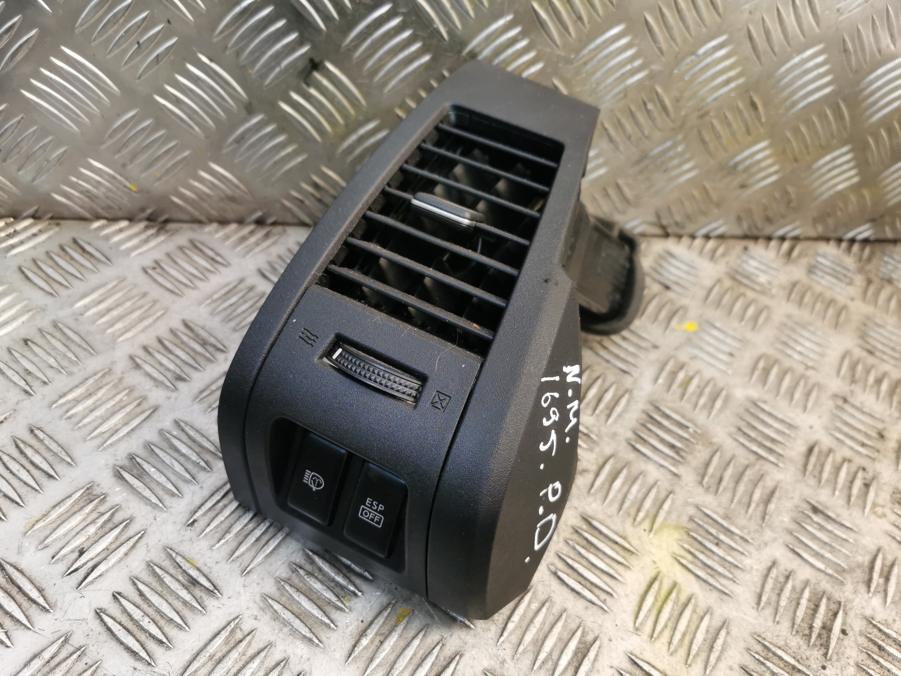 Nissan Murano (Z50) SUV 3.5 V6 24V 4x4 (VQ35DE) DASHBOARD VENT 2006