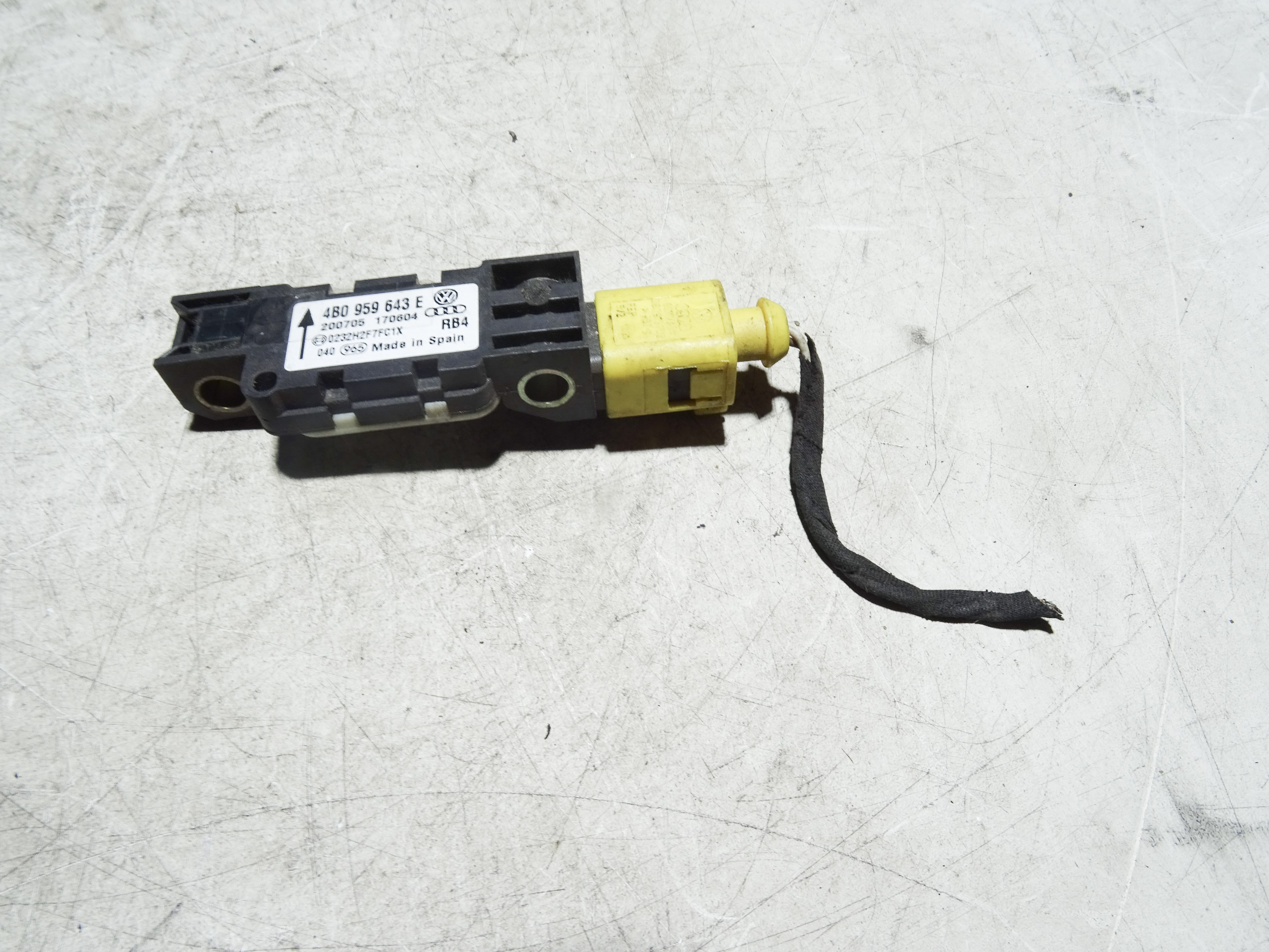 Audi A6 (C5) Berline a coffre / 4 portes 2.5 TDI V6 24V (AYM) CAPTEUR AIRBAG 2005 4B0959643E 4B0959643E|AUDI
