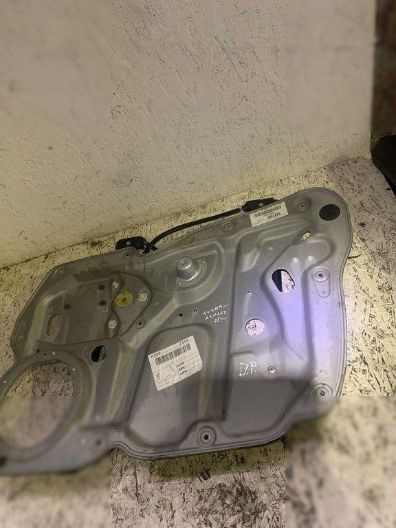 Volkswagen Touran (1T1/T2) MPV 1.9 TDI 105 (BXE) MOTOR RAAMMECHANIEK RECHTS VOOR  20 1T1837730 |1T1837730|VW||